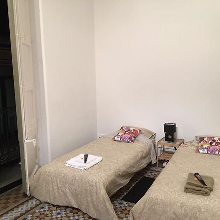 Happy @ Barcelona Hotell Eksteriør bilde