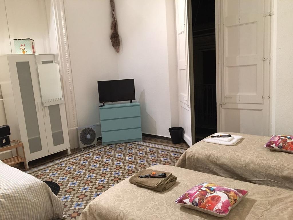 Happy @ Barcelona Hotell Eksteriør bilde
