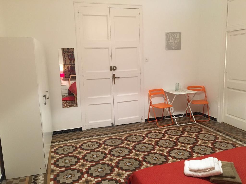 Happy @ Barcelona Hotell Eksteriør bilde